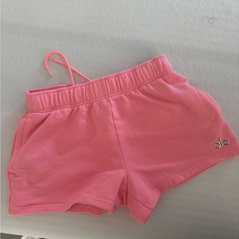 ALO Yoga neon bubblegum accolade shorts